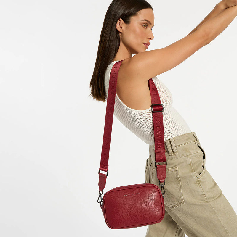 Status Anxiety Plunder With Webbed Strap - Rouge