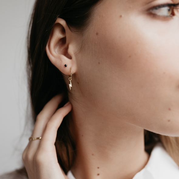 Sophie Flashy Sleeper Earrings - Gold